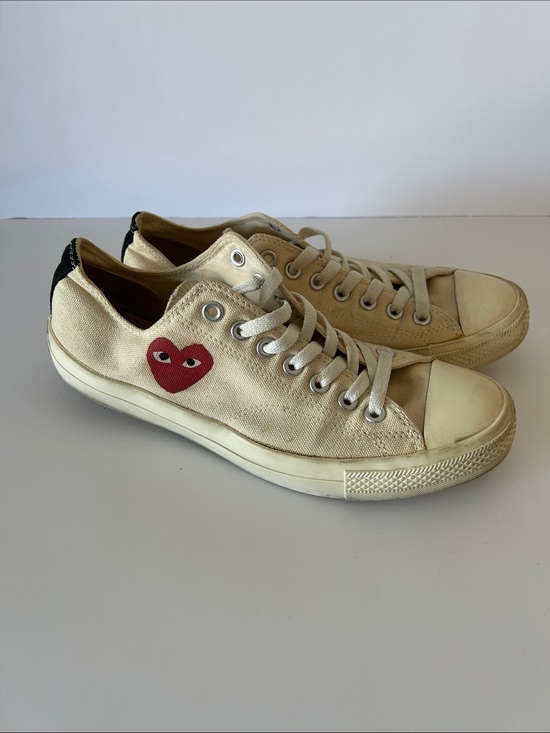 Comme des Garcons PLAY Shoes - PLAY Comme des Garçons Converse Cream Canvas Sneakers with Red Heart Detail